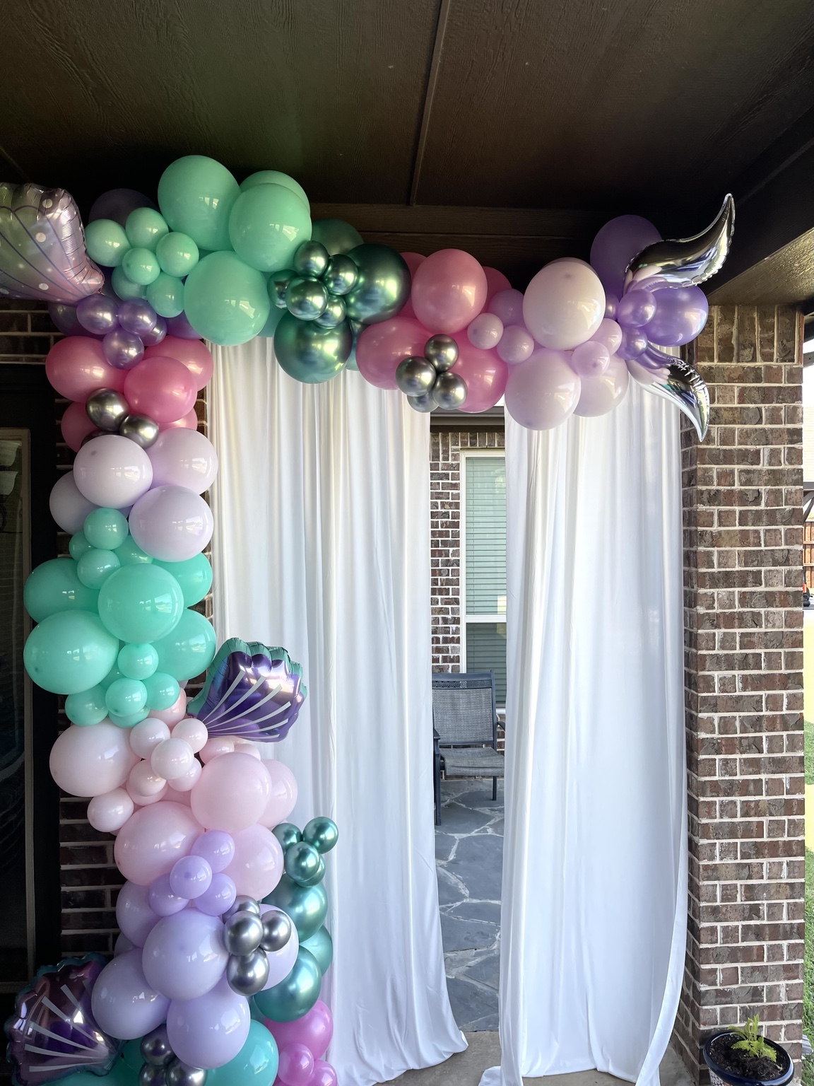 Mermaid balloon setup